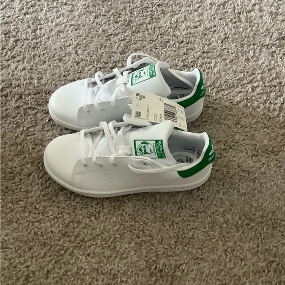 🔥🔥HOST PIC🔥🔥 Adidas White and Green Sneakers Low-Top Casual FX7524 - Picture 5 of 14